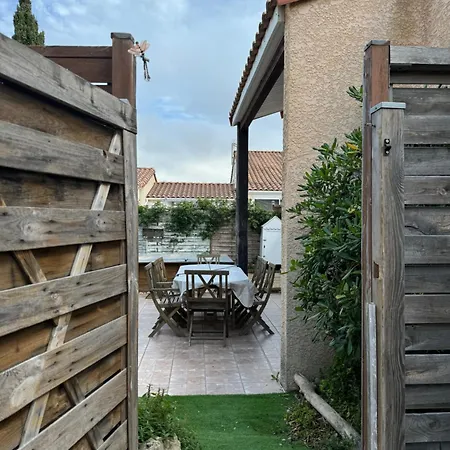 La Maison Bleue De St Pierre Saint-Pierre-la-Mer  Esterno foto