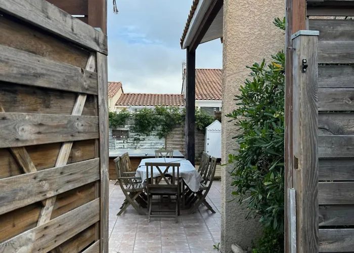 La Maison Bleue De St Pierre