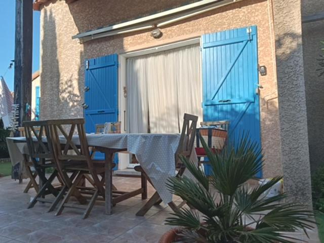 La Maison Bleue De St Pierre Holiday home