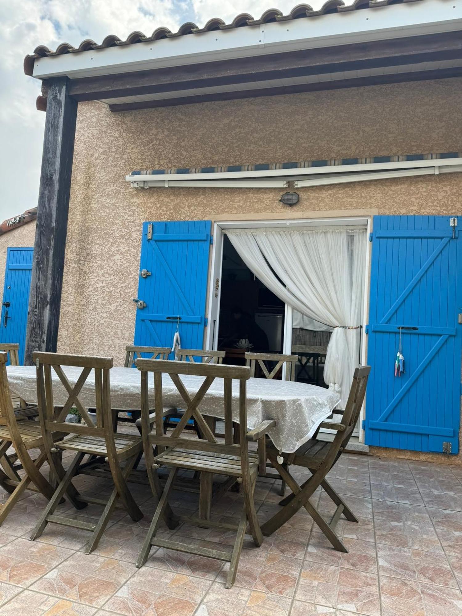 La Maison Bleue De St Pierre Holiday home